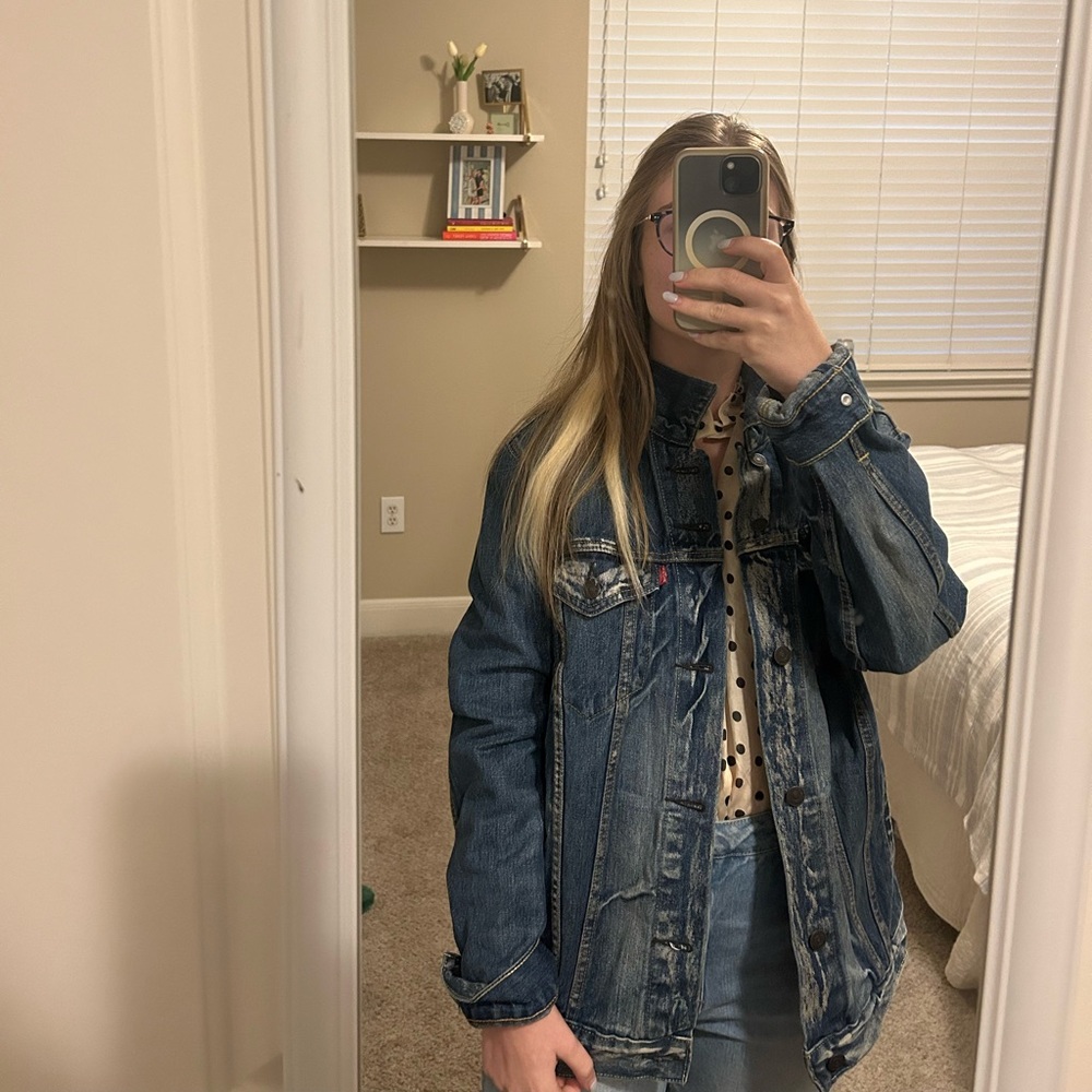 Oversized Levi Jean jacket, size large